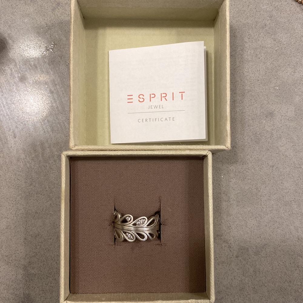 Silver ring - Picture 2 of 4